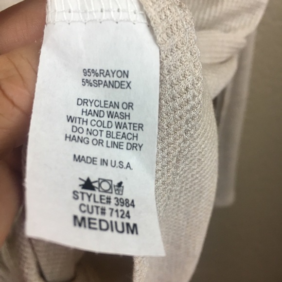 Entro long sleeve button front size medium - Picture 4 of 5